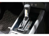 扱いやすい位置に配置されたフロアオートマチックです☆CVTを採用で滑らかでスムーズな走りが楽しめますよ♪