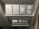 Hondaセンシング用の、VSA(ABS+TCS+横滑り抑制)解除と路外逸脱抑制機能などのオンオフスイッチはハンドルの右側に装備。その下にETC2.0がついています。高速道路の料金所の通過も楽々です。