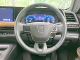 インテリアに合わせたデザインのステアリングは、運転される方のことも考え、運転しやすい形状、大きさです。是非一度、実際に触ってお確かめください。