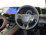 運転席まわりです。 各操作スイッチは使いやすい位置に配置されてます。