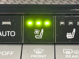 【シートベンチレーション】夏場は涼しい風でお尻や背中の熱やムレを防ぎ、冬はエアコンよりも早く温まってポカポカに!季節を問わず快適に過ごせます。