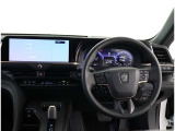 高いホールド性で運転姿勢が安定します。長距離ドライブでも疲れにくいのが魅力です。快適なドライビングライフをお送りください♪