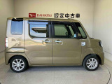 車両右側面からの写真になります。車をご覧になりたい時はお気軽に最寄りの店舗へご相談下さい。