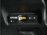 ◆ETC2.0装着◆進化したドライブ体験。料金収受システムだけだったETCが生まれ変わって、高速道路を賢く使うETC2.0に進化しました。多彩な情報サービスが便利で快適なドライブ体験を提供します。