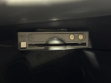 【ETC】有料道路を利用する際に料金所で停止することなく通過できる、ETC車載器(ノンストップ自動料金収受システム機器)が装備されています。セットアップを行うことで利用可能になります。