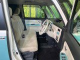 運転席シート廻りは使用感も少なく、良好な状態となっています。前オーナー様が丁寧に使っていたことがよくわかりますね。