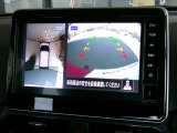 アラウンドビューモニター付きです☆上から見たイメージで駐車出来ますので車庫入れの苦手な方も楽に駐車出来ます♪