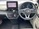 運転席周りの視界もよくハンドルも軽い取り回しなのですごく運転がしやすい車です。