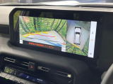 【パノラミックビューモニター】専用のカメラにより、上から見下ろしたような視点で360度クルマの周囲を確認することができます☆死角部分も確認しやすく、狭い場所での切り返しや駐車もスムーズに行えます。