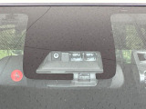 【トヨタセーフティセンス】走行中に前方の車両等を認識し、衝突しそうな時は警報とブレーキで衝突回避と被害軽減をアシスト。より安全にドライブをお楽しみいただけます。
