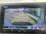 【バックモニター】駐車時に後方がリアルタイム映像で確認できます。狭いところの駐車や、夜間のバック時に大活躍!運転スキルに関わらず、必須の装備です。