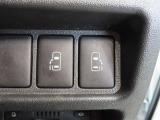 運転席からも操作できる両側パワースライドドア付きです。