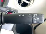 【オートライト】周りの明るさに応じて自動でヘッドライトの点灯・消灯ができる機能です!ライトの付け忘れ・消し忘れなどが無くなり、雨の日や夕方の走行も安心!トンネル通過時も便利ですね♪