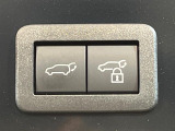 【パワーバックドア】スマートキーや運転席のボタンを押すだけでリアゲートが自動で開閉します!荷物を持っている時や、高い位置にあるバックドアを閉める際に便利な機能です♪