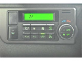 一度お好みの温度に設定すれば、車内の温度を検知し風量や温度を自動で調整。暑い&hellip;寒い&hellip;と何度もスイッチ操作をしなくても大丈夫です。