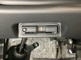 ハンドルの真下にETCがついています。高速道路の料金所の通過も楽々です。 カードの取り出しもしやすい場所についています。