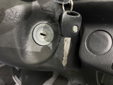【キーレス】少し離れた場所からでもボタン一つでドアの開錠・施錠ができるのでとっても便利!ドアの鍵穴周りに傷をつけることもありません♪