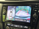 【アラウンドビューモニター】専用のカメラにより、上から見下ろしたような視点で360度クルマの周囲を確認することができます☆死角部分も確認しやすく、狭い場所での切り返しや駐車もスムーズに行えます。