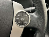 右側で温度設定やメーター内インフォメーションディスプレイ操作などが可能!
