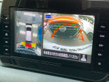 大画面9インチナビでクルマを上空から見下ろしているかのように、状況を把握できます。ハンドルを回転させると、車の動きが確認できたり、センサーの反応する位置が見えたりするのもとても便利ですね!!