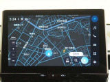 ディスプレイオーディオ(コネクティッドナビ対応)PLUS搭載。T-Connectご契約で2029年2月まで無償で利用できるナビ(期限到来後は有償)と、解約後も利用できる車載ナビが搭載されています。