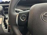 運転中、オーディオの操作をしてて、ハッとしたことはありませんか?ステアリングスイッチは、運転中でもハンドルでオーディオの操作が可能です。安全なドライブをサポートします。