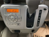 フルオートエアコンで設定した室内温度に自動で調性します。