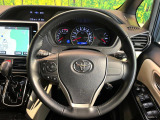 【純正革巻きステアリング】上質な革を使用することで、手にしっかり馴染みとても運転しやすいハンドルです♪