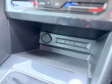 フロントエアコン下部には、TypeC型の充電挿し口とシガーソケット付き