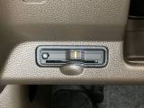 ハンドルの左下にETCがついています。高速道路の料金所の通過も楽々です。 カードの取り出しもしやすい場所についています。