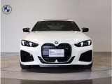 BMW代表的な特徴のキドニーグリル。BMWのすべてのモデルに採用され、BMWらしさを強調しております。