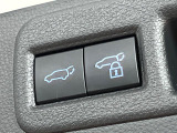 【パワーバックドア】スマートキーや運転席のボタンを押すだけでリアゲートが自動で開閉します!荷物を持っている時や、高い位置にあるバックドアを閉める際に便利な機能です♪