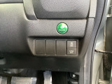 【eコンスイッチ】低燃費運転をサポートするECONモード。スイッチをONすると、エンジンやトランスミッション、A/Cなどを協調制御し、燃費の向上に貢献。エコドライブの効果を高めます。