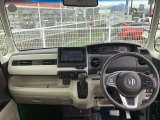 フロントガラスが大きく、ワイドな視界で運転もしやすくなるように、設計されています。