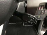 アダプティブクルーズコントロール機能付きです。走行中に先行車の様子を検知しながら、設定した車速の範囲内で先行車との距離のキープを支援します。詳細は販売店スタッフまでおたずねください。