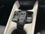 【Honda S+Shift】ハイブリッド車の走行感覚を自在に操れる新技術です。有段変速のダイレクトな加速感、減速感を作り出し、エンジン音とも連動させて、ドライバーと車が一体となった(操る喜び)を提供