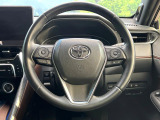 インテリアに合わせたデザインのステアリングは、運転される方のことも考え、運転しやすい形状、大きさです。是非一度、実際に触ってお確かめください。
