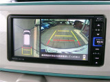 バックガイドモニターで、後方を確認しながら安心して駐車することができます。運転初心者も熟練者も必須の機能ですよ!