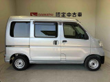 車両右側面からの写真になります。車をご覧になりたい時はお気軽に最寄りの店舗へご相談下さい。