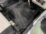 嬉しい純正フロアマット付き♪ 状態も良好です(^^♪