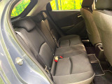 コンパクトカーですが、セカンドシートは十分な広さがあり快適にお乗りいただけます♪シートを倒して大きな荷物を積んだりと、用途の幅が広い1台です。
