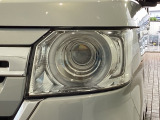 LEDヘッドライトは、点灯の瞬間から最大光量を発揮し、突然暗くなるトンネルなどでの安定感を高めます。