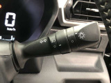 ライトスイッチです。「AUTO」にすると外の明るさに応じてスモールライト・ヘッドライトが自動でON・OFFします。夕暮れ時や屋内駐車場、トンネルなどに便利です。フォグランプもON・OFFできます。