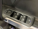 メモリー付き電動シートも装備されておりますのでシート位置を3パターン記憶できます。
