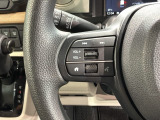ステアリングにオーディオ操作スイッチが付いています。オーディオ画面に直接タッチしなくても操作が出来ますので、運転に集中できます。