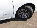 タイヤサイズは185/70R14になります。