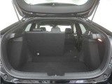 2列目シートは左右独立で倒すことができます。3人乗車状態でより多くの荷物を積むことができます。