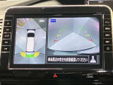【アラウンドビューモニター】車を上から見下ろしているかのような映像で周囲の状況がひと目で確認、狭い駐車場に駐車するときも安心です♪