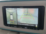 駐車が苦手な方でも安心のバックガイドモニター搭載。 後方の映像をクリアに表示し、ガイドラインで車庫入れや縦列駐車をしっかりサポート。毎日の運転がぐっとラクになります。