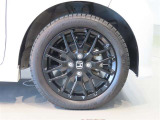 純正のアルミホイール装着車です。タイヤサイズは165/55R15です。